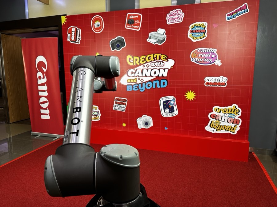 GlamBot at the Canon Philippines activation